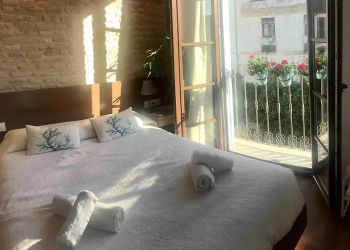 Casa De Diseno 200m Mezquita 2 & 2 Bathrooms Будинок відпочинку Кордова